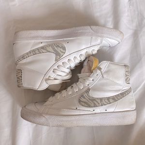 WOMEN’S NIKE BLAZER MID '77
"Zebra"